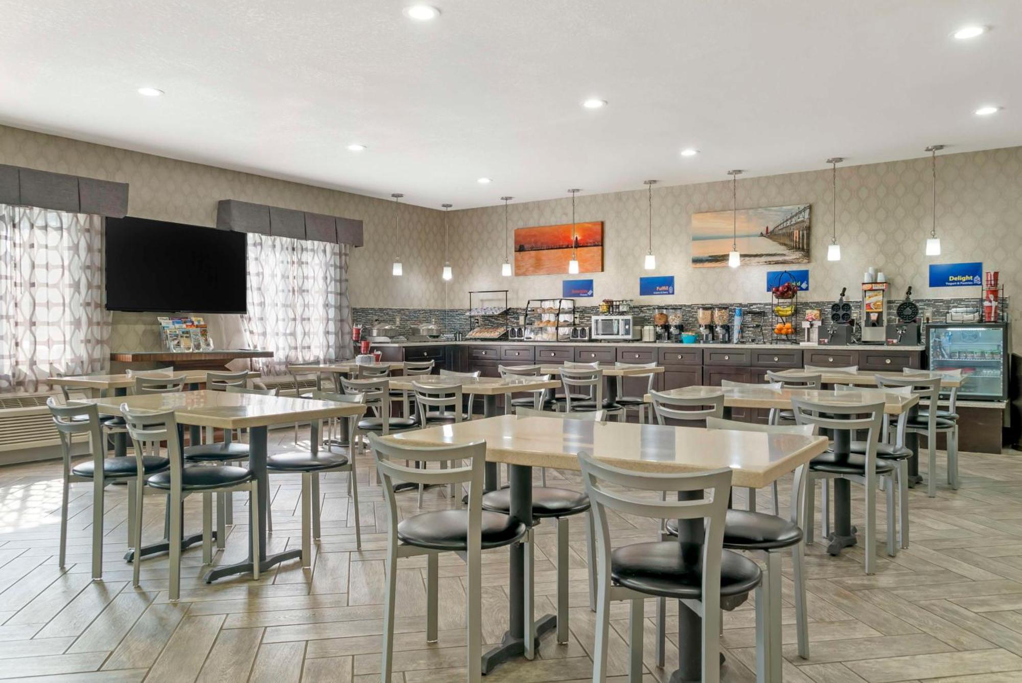 Best Western Beacon Inn Grand Haven Extérieur photo