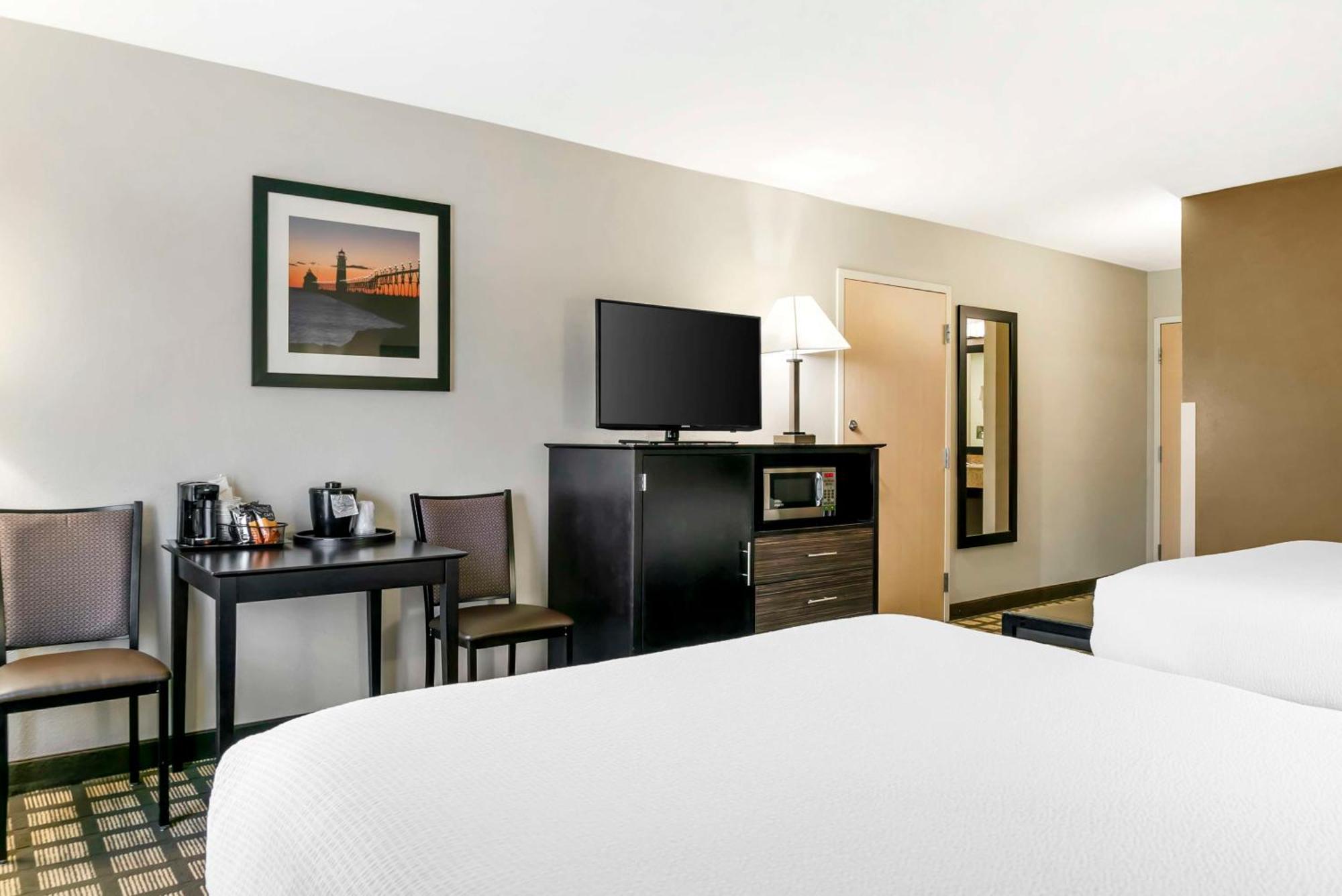 Best Western Beacon Inn Grand Haven Extérieur photo