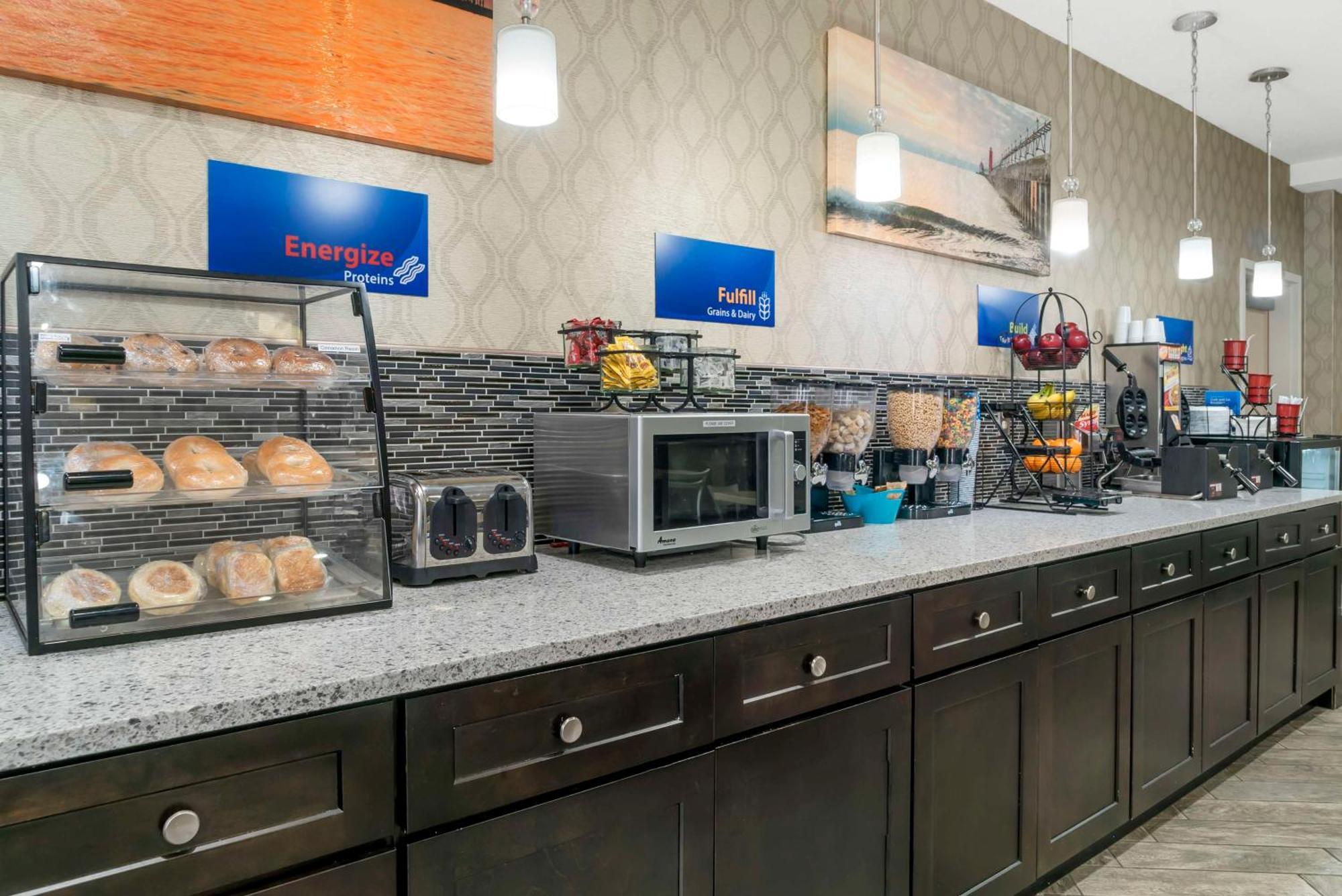 Best Western Beacon Inn Grand Haven Extérieur photo
